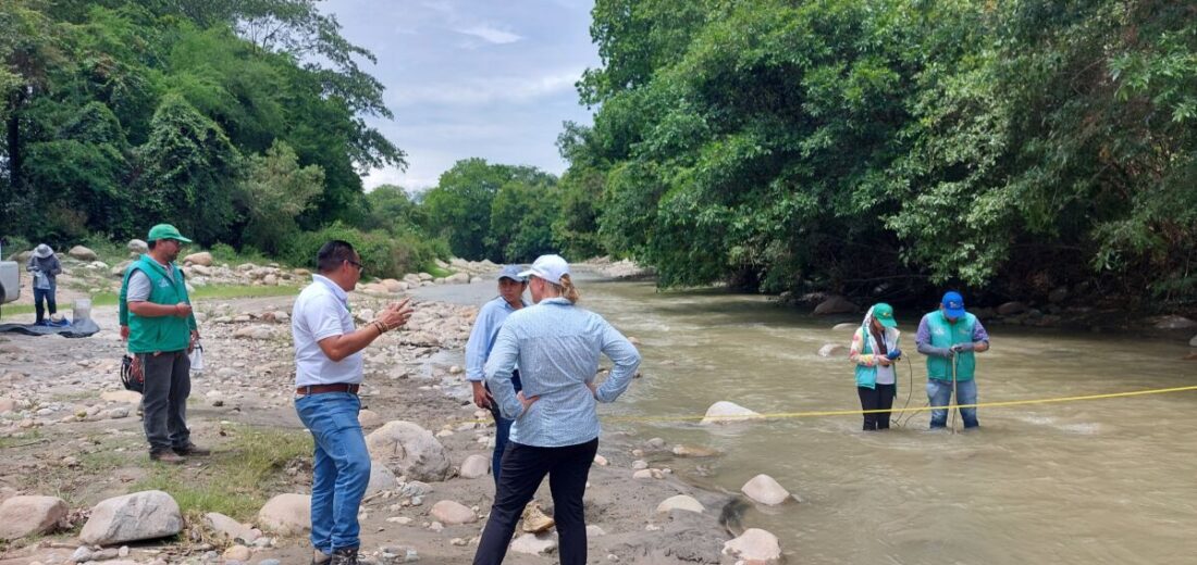 Water and localisation: Learning in all directions