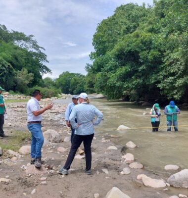 Water and localisation: Learning in all directions